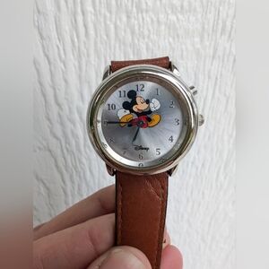 Vintage Retired SII Running Feet Musical Mickey Mouse Watch Water Resistant